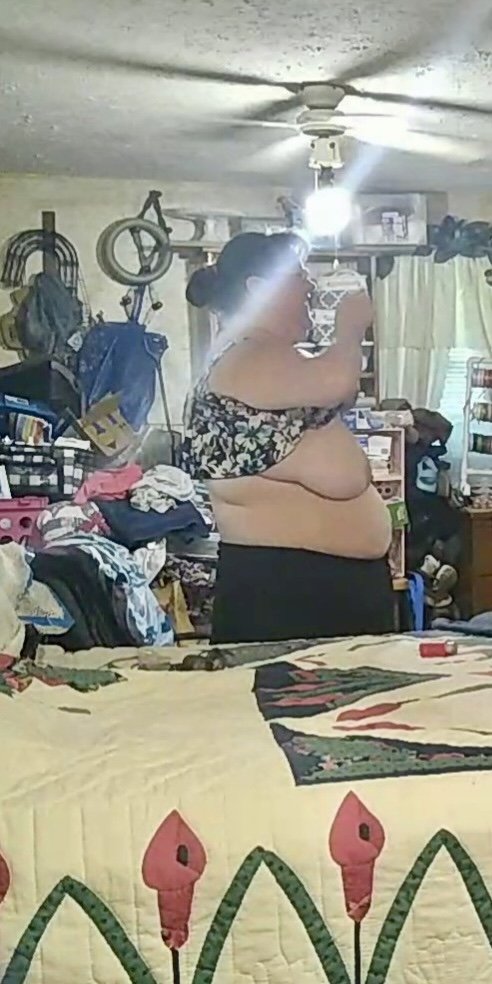 Sexy amputee bbw getting ready for the lake. #xcJv0Wf0