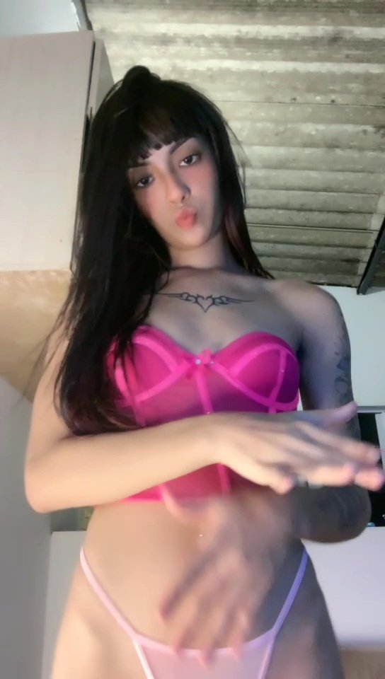 Essa novinha adora destruir famílias,essas são a que eu mais gosto kkkk #FLly2ncV